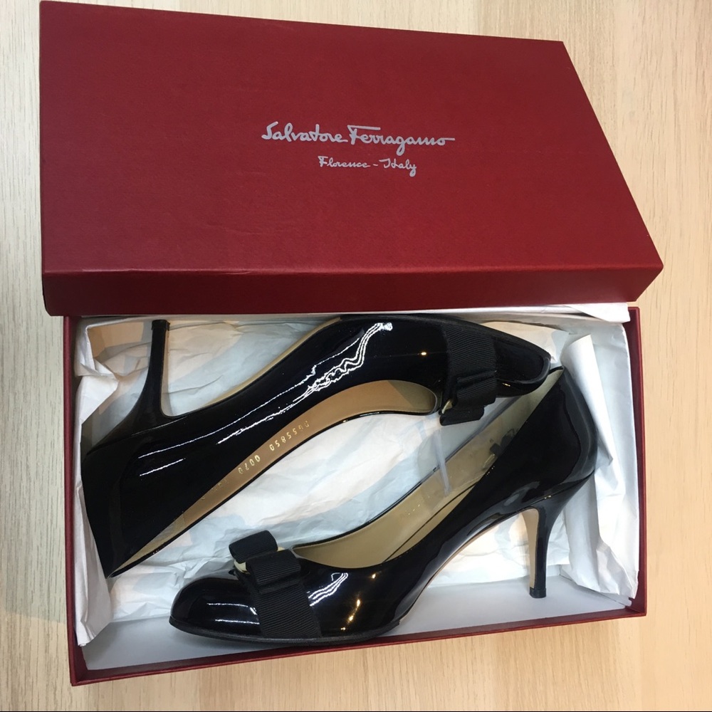 Ferragamo patent pumps - Picture 5 of 15